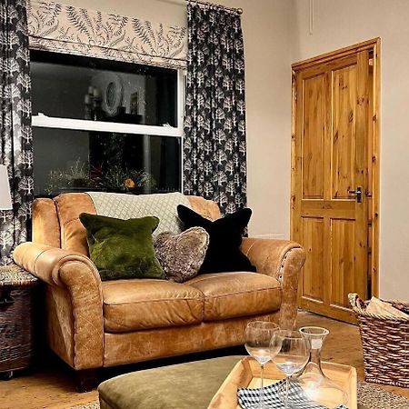 6 - Central Location - Entire House - Free Parking Merthyr Tydfil Exteriör bild