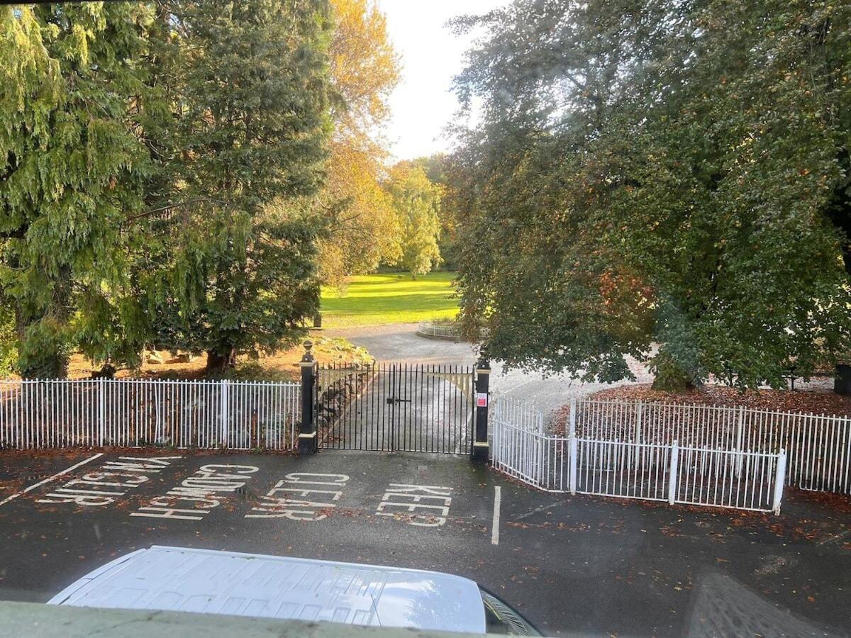 6 - Central Location - Entire House - Free Parking Merthyr Tydfil Exteriör bild