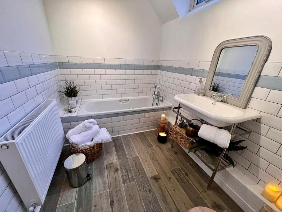 6 - Central Location - Entire House - Free Parking Merthyr Tydfil Exteriör bild