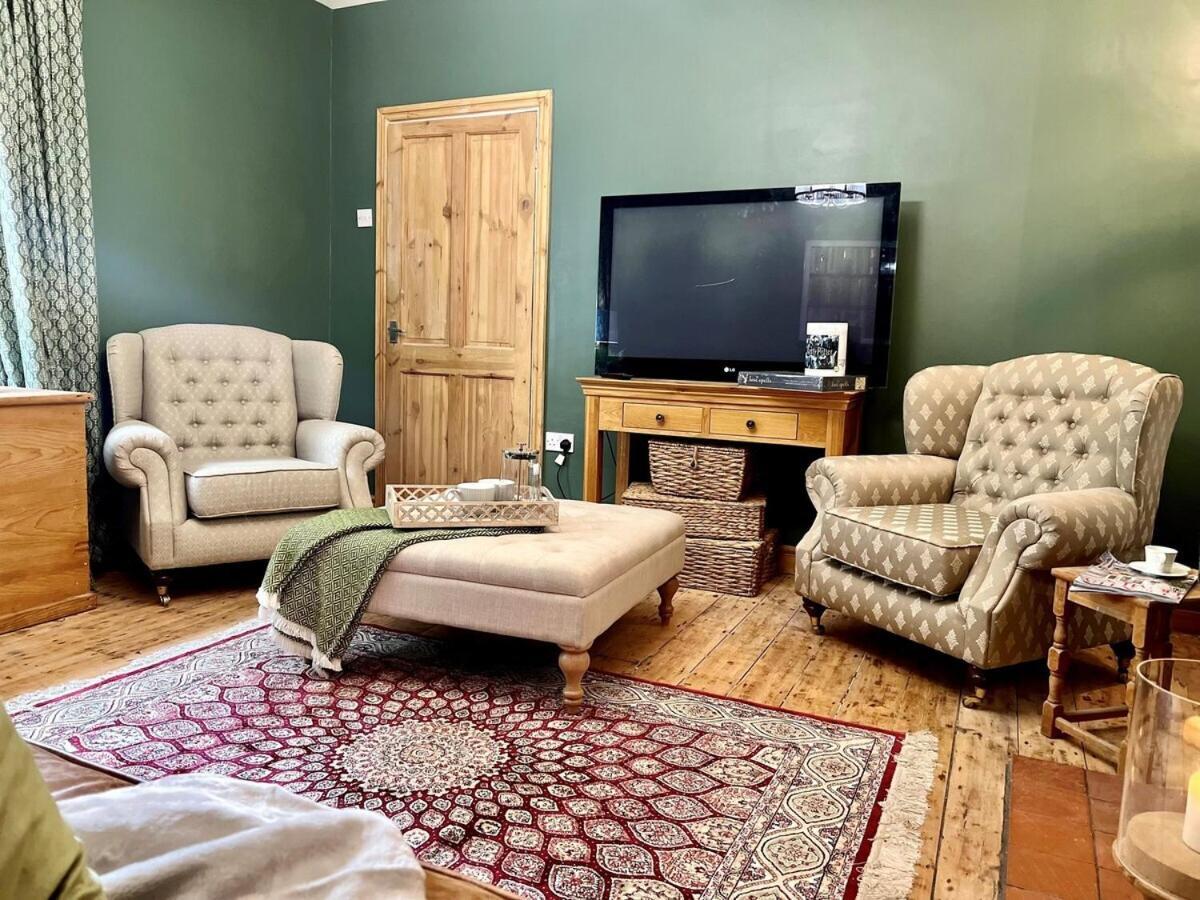 6 - Central Location - Entire House - Free Parking Merthyr Tydfil Exteriör bild