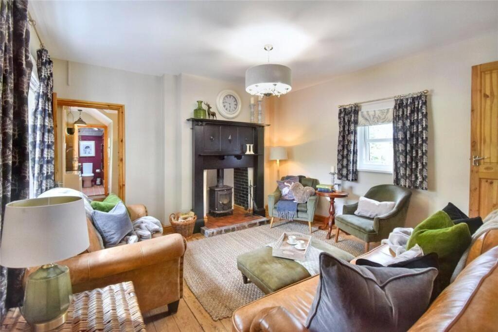6 - Central Location - Entire House - Free Parking Merthyr Tydfil Exteriör bild
