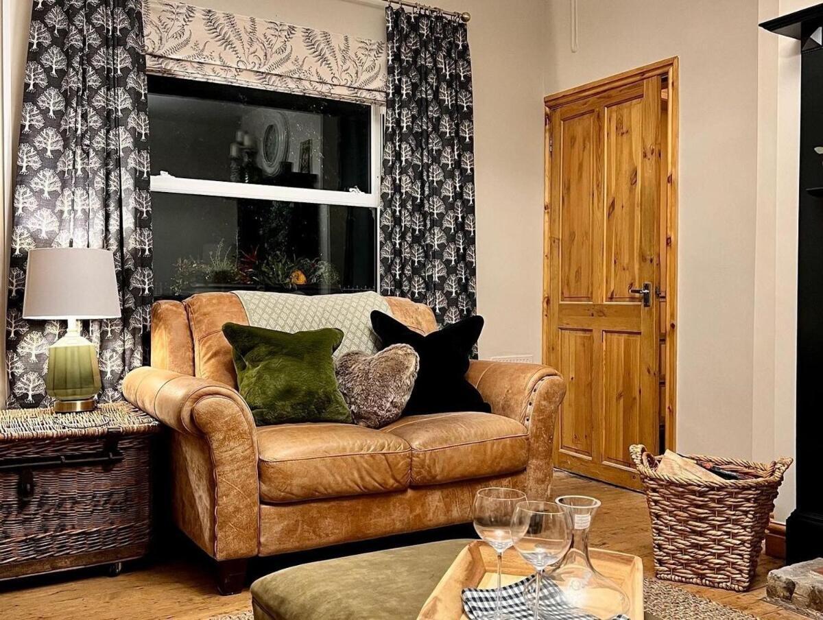 6 - Central Location - Entire House - Free Parking Merthyr Tydfil Exteriör bild