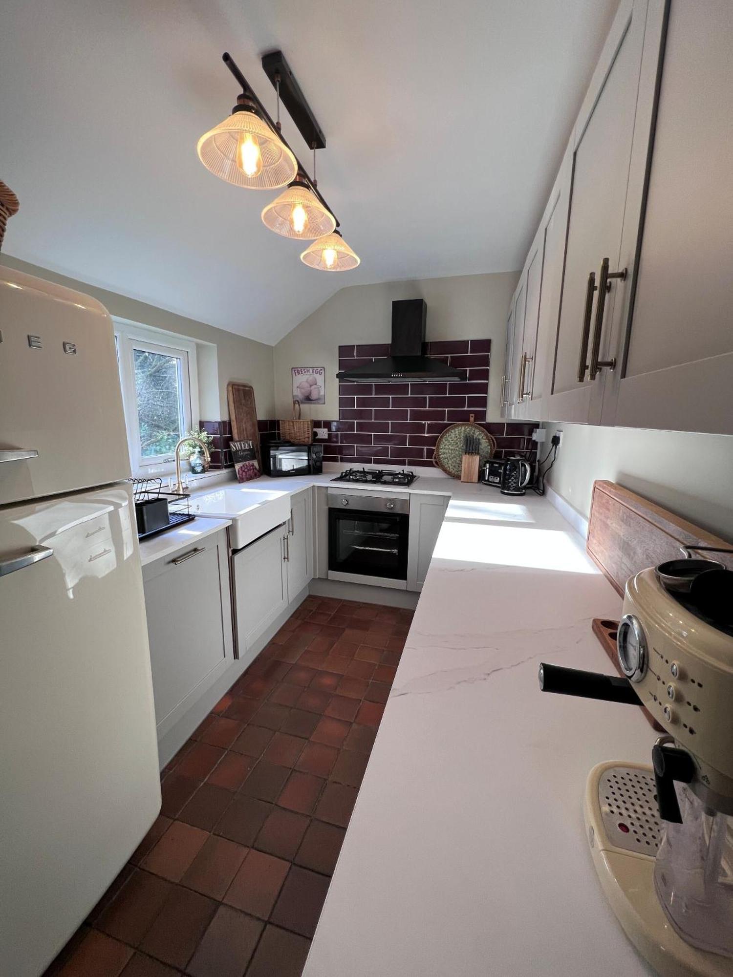 6 - Central Location - Entire House - Free Parking Merthyr Tydfil Exteriör bild